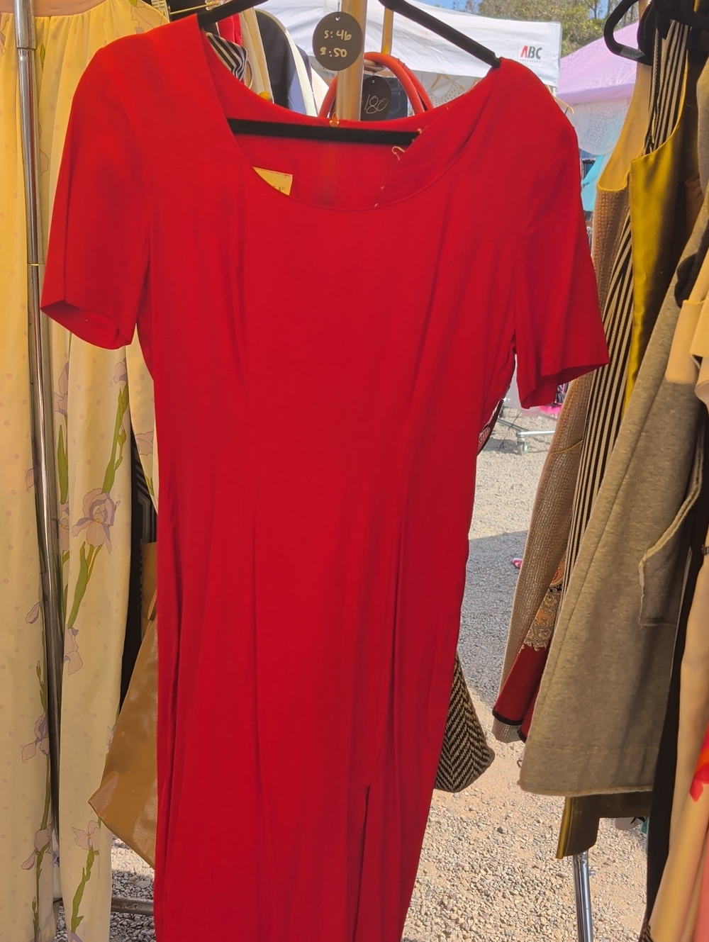 Elegant Red Midi Dress with Short Sleeves